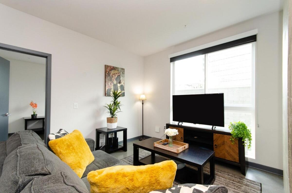 Lovely 3Br Apt With Balcony And Rooftop Pool Plus Views Лос-Анджелес Экстерьер фото